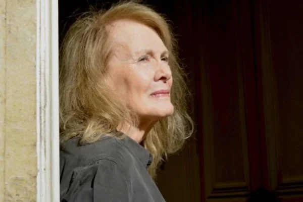 Francesa Annie Ernaux vence Prêmio Nobel de Literatura