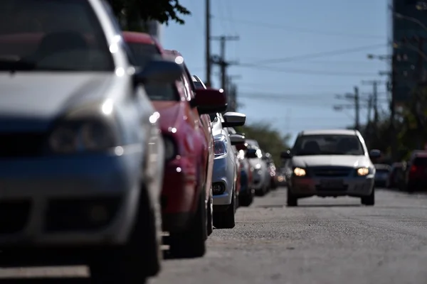 Dois a cada dez carros que circulam no DF estão com o IPVA atrasado