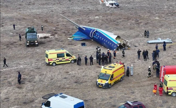 Cazaquistão: avião tentou pousar durante ataque ucraniano, diz Rússia