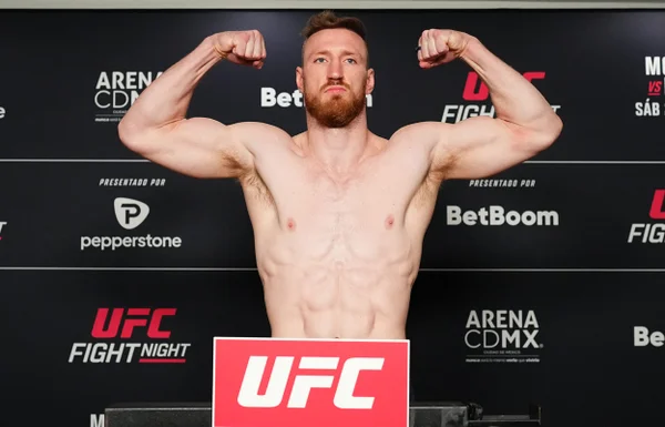 Foto colorida de Joe Pyfer, lutador de UFC - Metrópoles