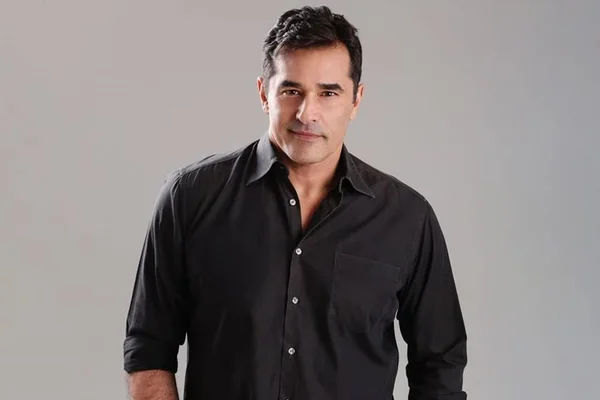 Crise? Luciano Szafir deixa Nova York e passa a vender cosméticos