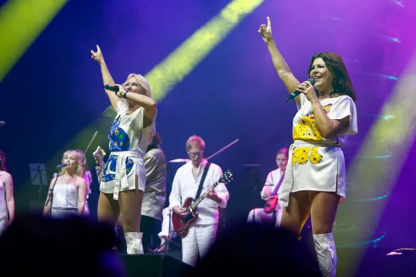 Com direito a after party, Camarote Metrópoles curte o ABBA The Show