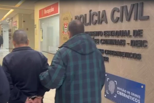Polícia Civil prende o hacker João Nazareno Roque, que desviou bilhões via Pix - Metrópoles