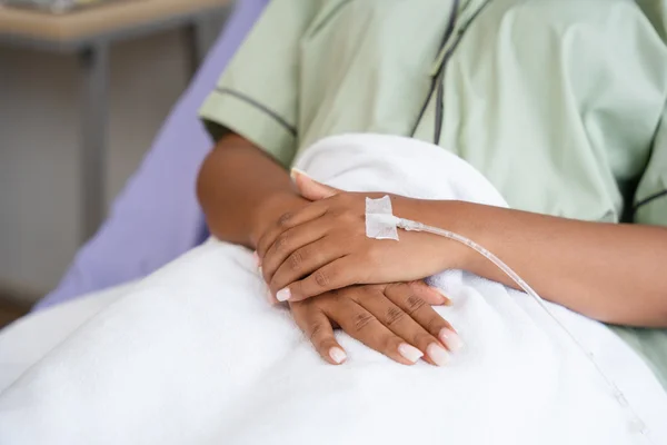 Foto mostra pacientes negros internados em hospital