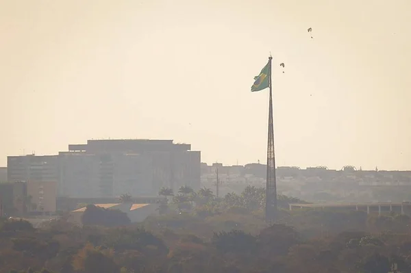 Temperatura no DF chega a 31,2ºC e umidade baixa a 16%, a 2ª menor do ano
