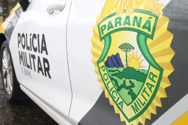 Imagem colorida da viatura da PM - Metrópoles
