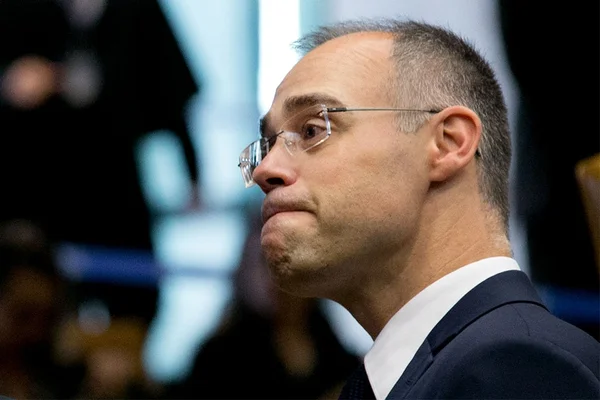 Veto a “ideologia de gênero” faz AGU virar alvo de bolsonaristas