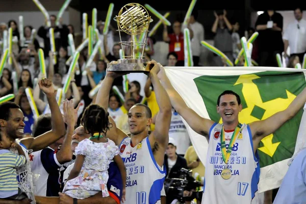 Briga, viagem e pressão: os 10 anos do primeiro NBB de Brasília