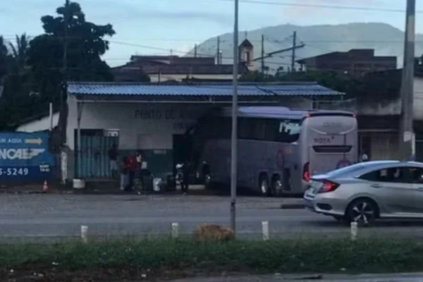 Imagem colorida, irmãos feridos em acidente na rodoviária tiveram pernas amputadas- Metrópoles