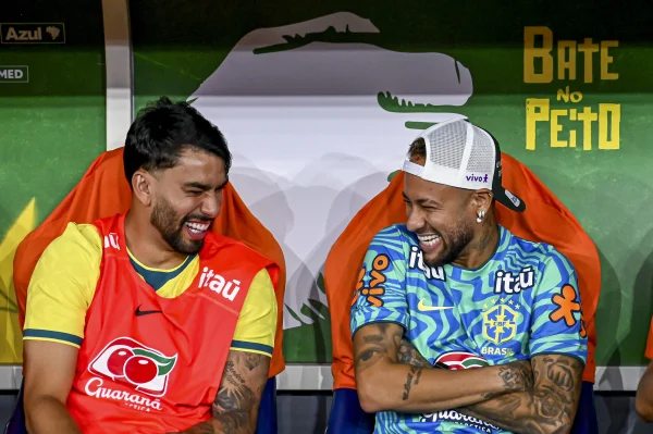 Foto colorida de Neymar e Paquetá - Metrópoles
