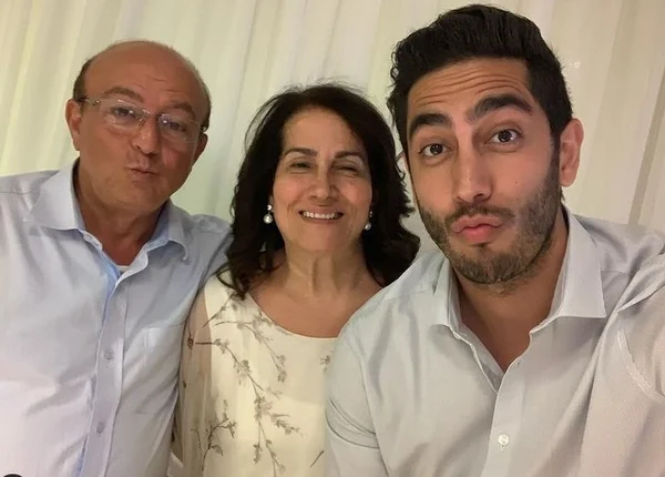 Humorista que teve mãe intubada após Covid-19 pede milagre: “Ajudem” - destaque galeria