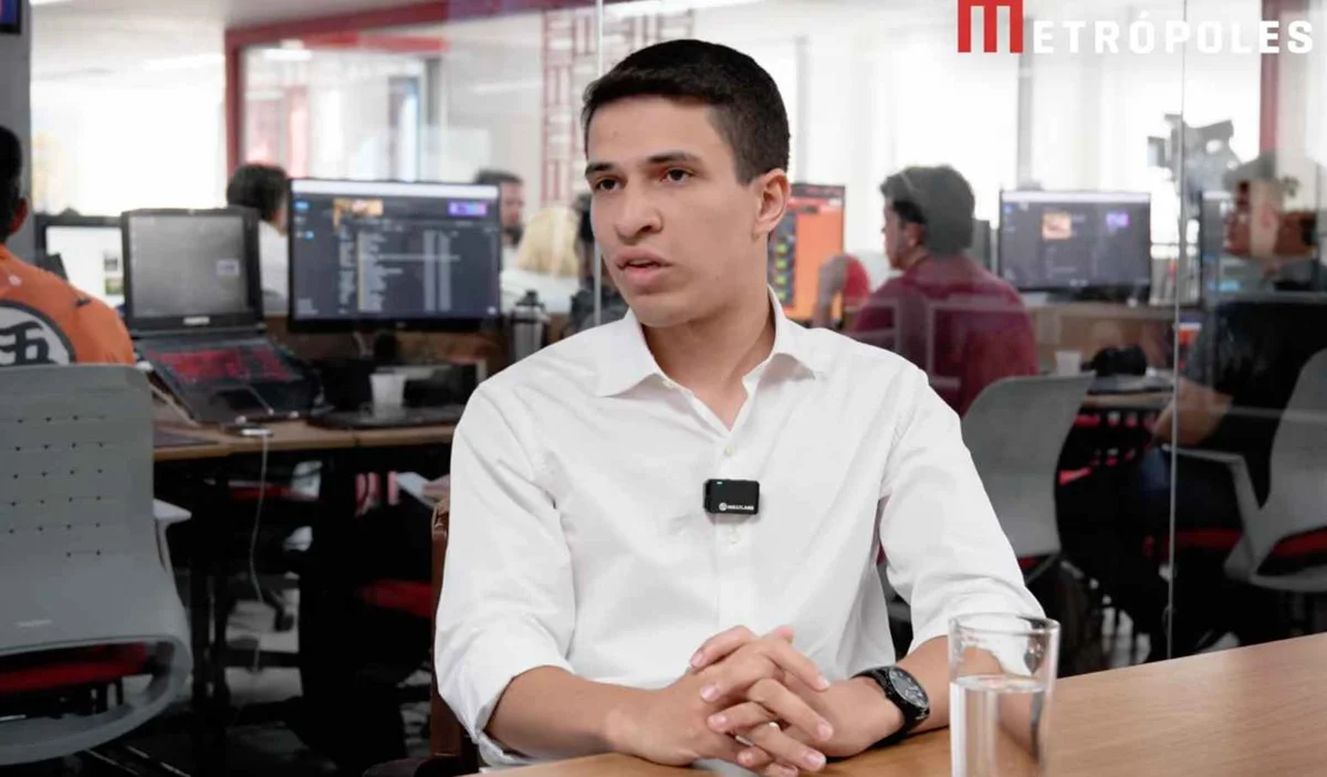 Deputado eleito mais jovem do DF é contra “marmanjo em banheiro de mulher”