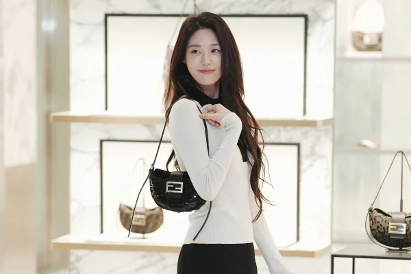 bolsa fendi croissant - metrópoles