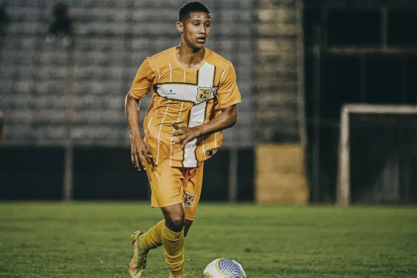 Brasiliense promove a estreia de jovem promessa no profissional