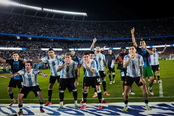 Imagem colorida da seleção argentina - Metrópoles