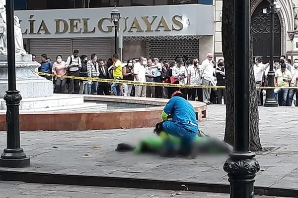 Promotor é assassinado a tiros à luz do dia em rua no Equador