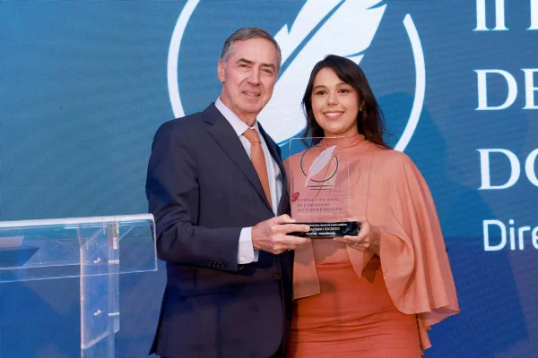 Luís Roberto Barroso, ministro do STF, e jornalista Isadora Teixeira