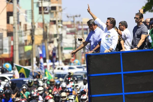 No DF, Bolsonaro contesta pesquisas e diz priorizar aceitação nas ruas