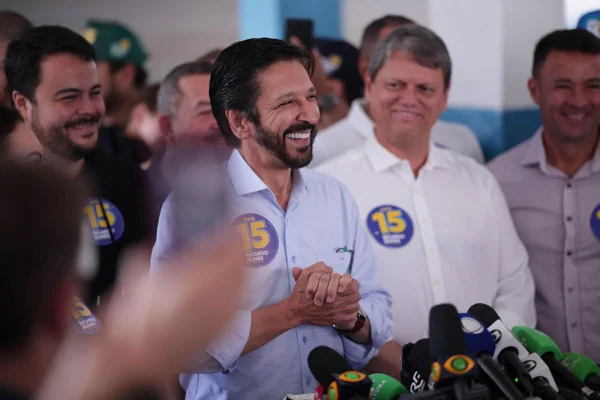 Com Tarcísio, Nunes vota e condena campanha marcada por agressividade - Metrópoles