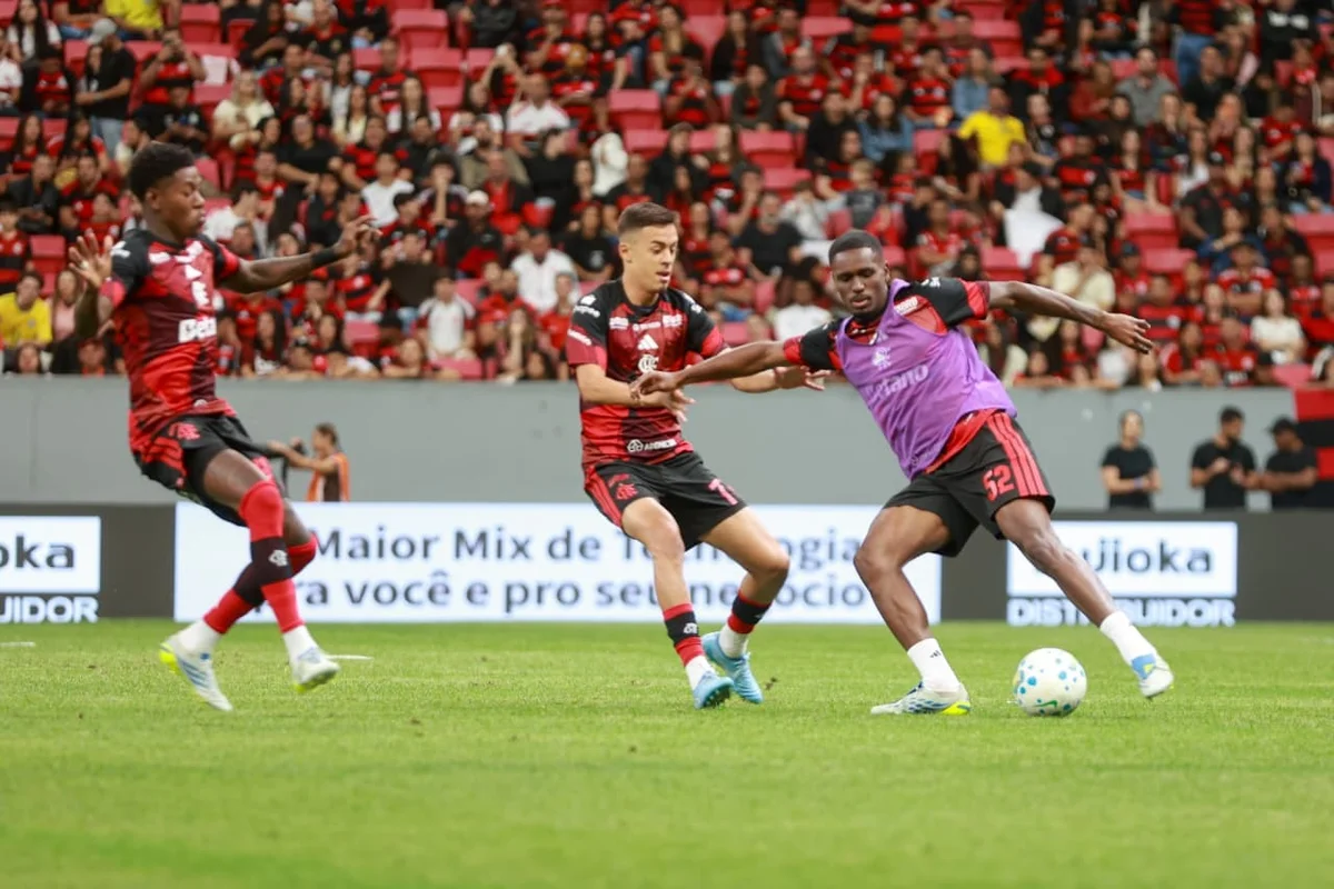 Lorran vira o placar para o Flamengo contra Olimpia. Acompanhe - imagem 2 Lorran vira o placar para o Flamengo contra Olimpia. Acompanhe - imagem 2