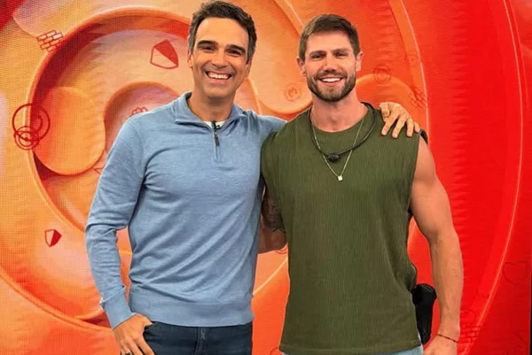 Tadeu Schmidt é detonado após sair em defesa de Jonas nas redes. Veja