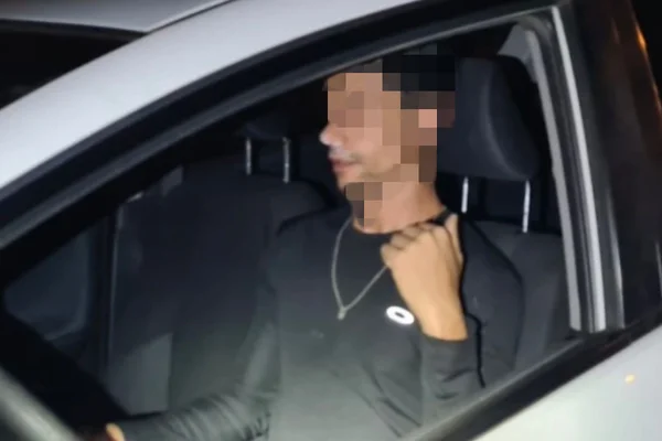 Motorista bêbado e com o nariz sujo de pó branco é detido na Epia