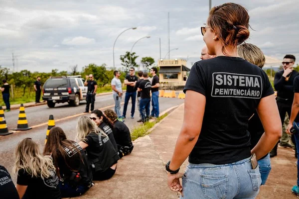 Agentes penitenciários do DF suspendem greve, mesmo sem reajuste