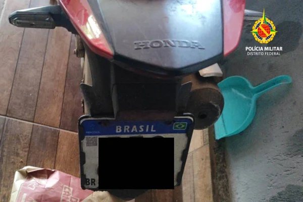Suspeito de agredir esposa é detido com munições e moto furtada no DF