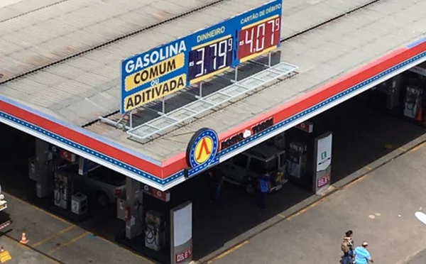 Tanque cheio. Petrobras reduz preço da gasolina em 1,3% nas refinarias
