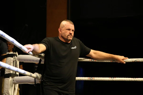 Chuck Liddell, ex-UFC e lenda do MMA, é preso acusado de violência doméstica