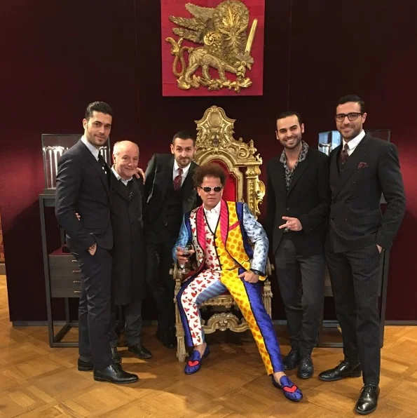 Dolce & Gabbana cria terno com estampa de Romero Britto