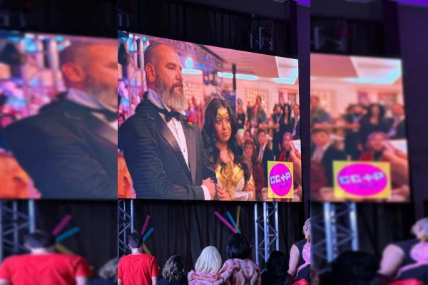 Inspirado no universo geek, casal surpreende com festa de casamento “nerd” no DF. Vídeos