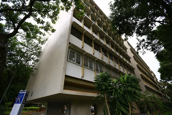 Bandidos invadem apartamento na 203 Sul, fazem quatro reféns e sequestram moradora do local