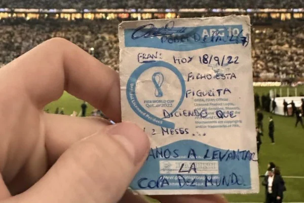 Rodrigo de Paul fez profecia de título em figurinha do álbum da Copa