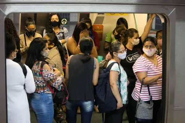 Estação de Ceilândia Centro lotada por causa da greve dos metroviários no DF