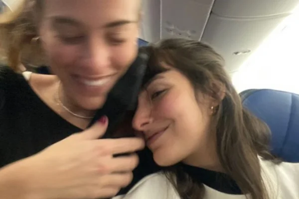 Marina Moschen se declara para fotógrafa nos dois anos de namoro