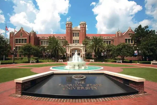 Universidade Estadual da Florida foi palco de tiroteio, que deixou pelo menos 6 feridos nos Estados Unidos (EUA), segundo a AP