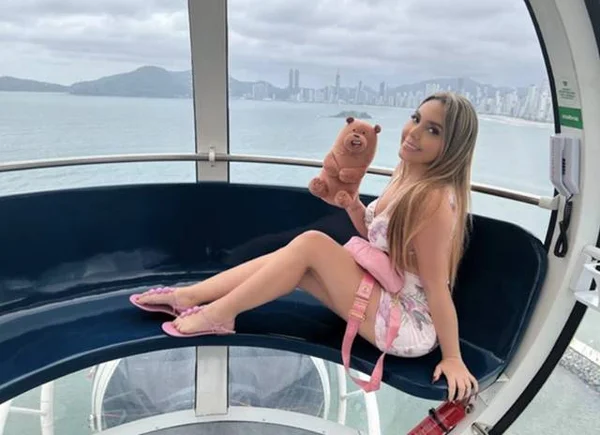 Musa do Onlyfans transa cinco vezes por dia e sorteia vale-sexo