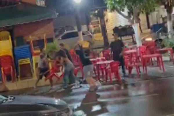 Vídeo: morador grava briga em bar no DF com socos, gritos e cadeiradas