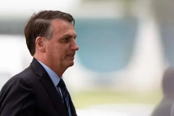 Jair Bolsonaro, presidente do Brasil. Ele tem cabelos curtos, grisalhos e tem a pele clara -metrópoles