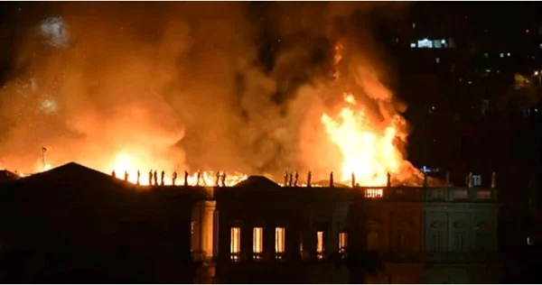 Defesa Civil avalia risco de desabamento no Museu Nacional