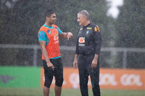 Casemiro e Tite em treino da Seleção