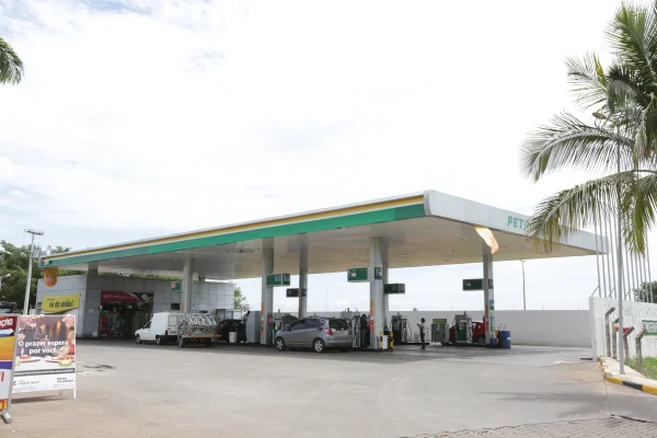 Com exceção de Acre e Roraima, todo mundo vende gasolina mais barata do que o DF