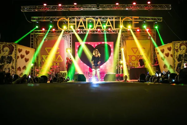 Ludmilla agita o público em mais uma edição do “Chá da Alice”