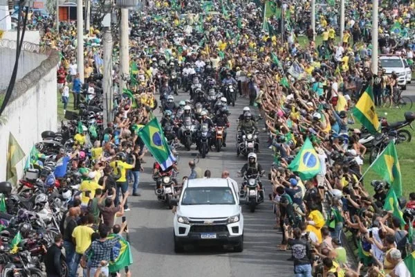 Planalto gastou R$ 231 mil com motociata de Bolsonaro no Rio