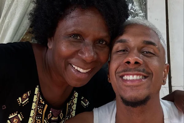Atriz de No Rancho Fundo, Ju Colombo lamenta perda do filho de 21 anos nos EUA - Metrópoles