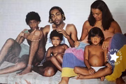 Gilberto Gil, Drão e os três filhos posam para fotos