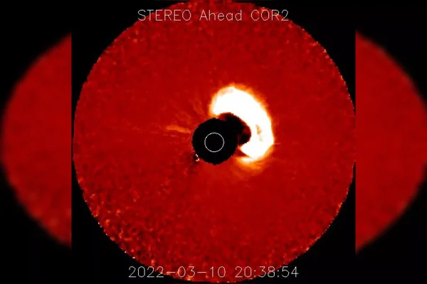Erupção no Sol gera alerta de tempestade geomagnética. Entenda