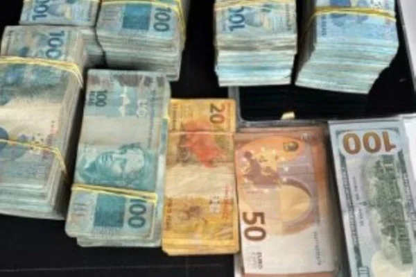 Dinheiro encontrado na casa de fiscal auditor