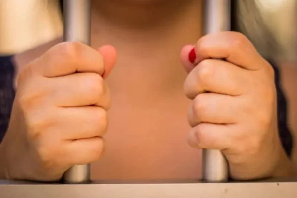 PR: mãe chama polícia para denunciar o próprio filho, mas acaba presa